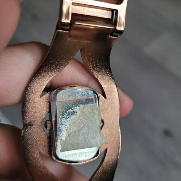 Vintage Geneva copper colored cuff style slide on watch needs battery - Picture 8 of 8